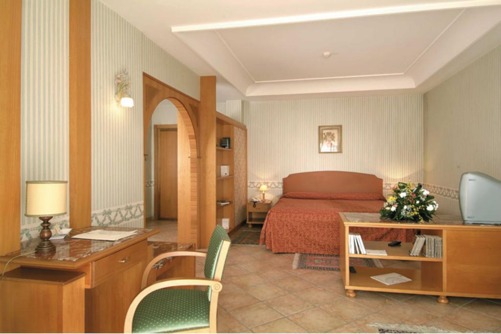 American Hotel Pozzuoli Luaran gambar